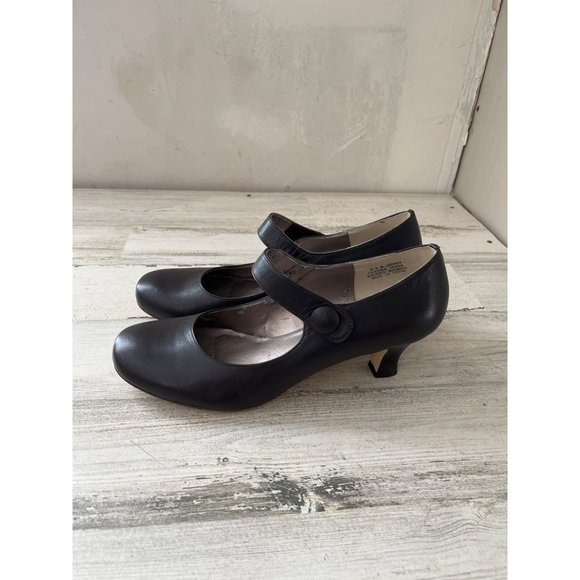 Array women’s brown closed toe heels - Picture 4 of 8